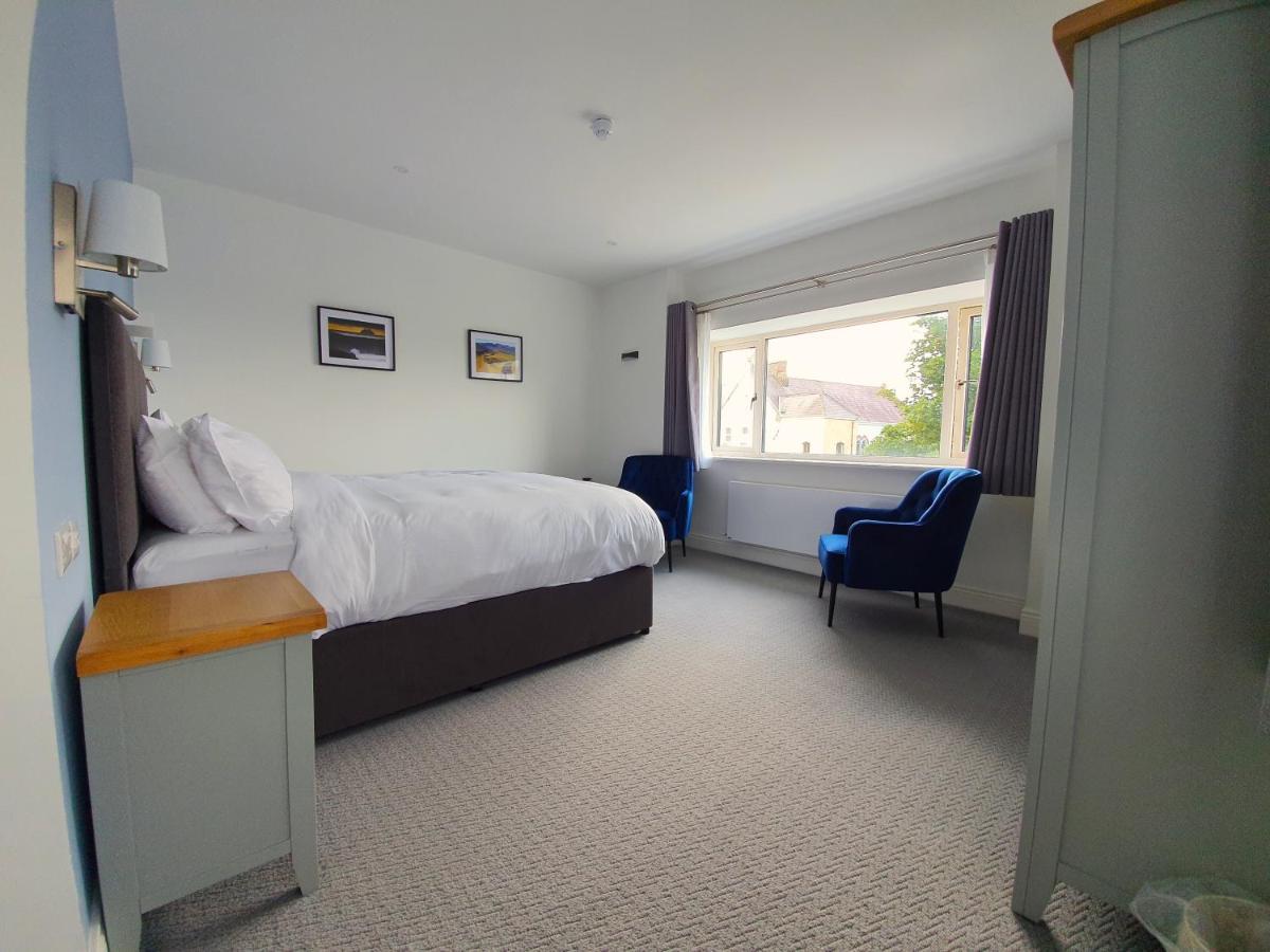 Dingle Garden Townhouse Exterior foto A bedroom at the hotel