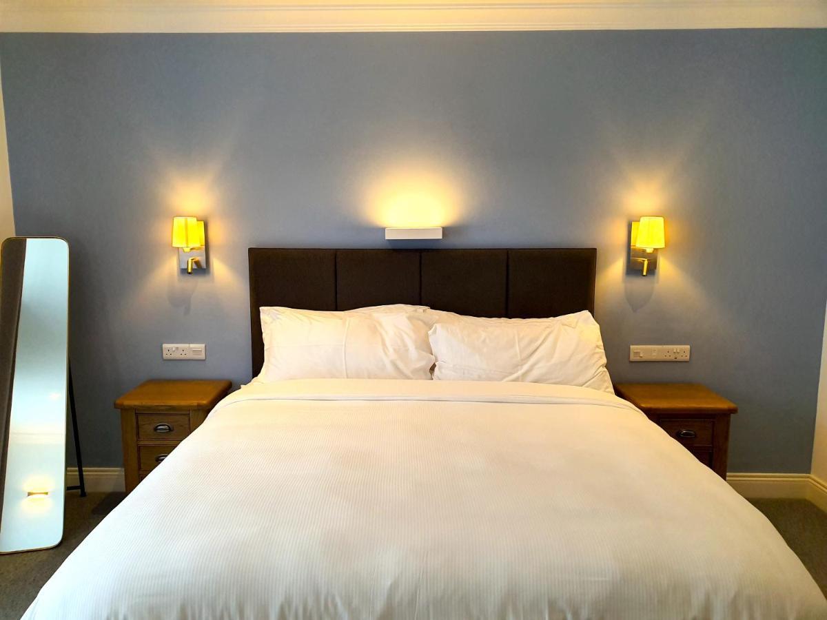 Dingle Garden Townhouse Exterior foto A bedroom at the hotel