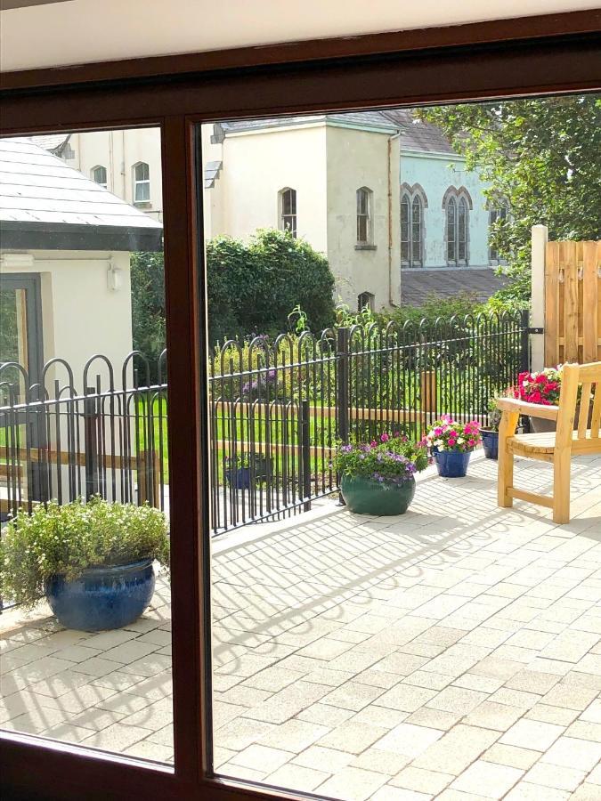 Dingle Garden Townhouse Exterior foto The garden of the former home of the 11th Duke of Grafton