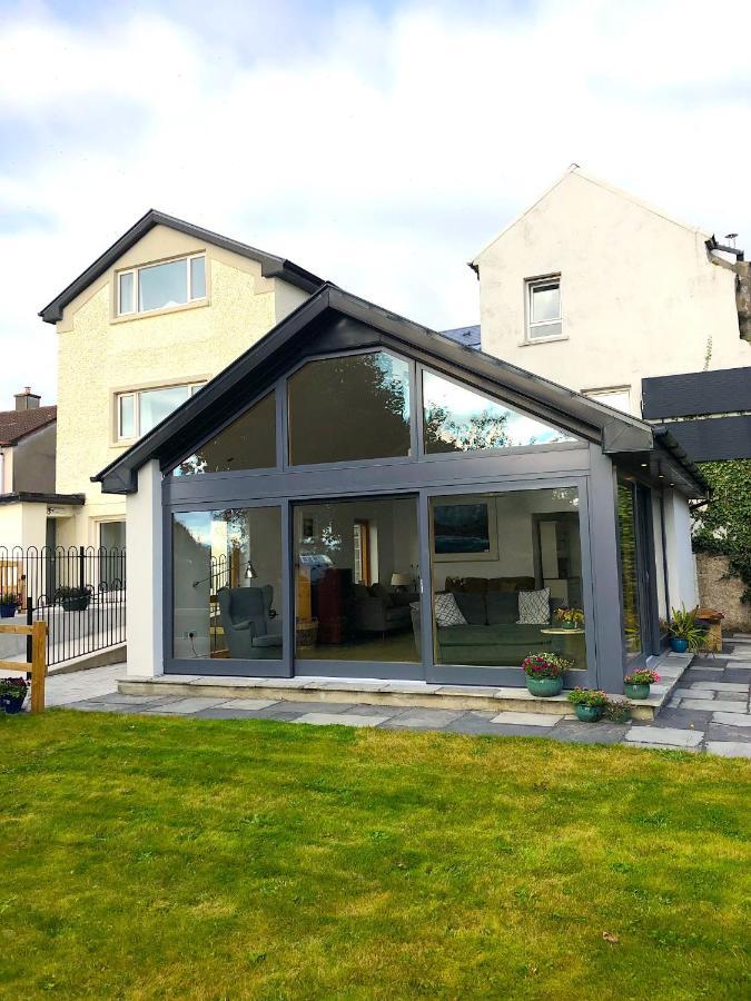 Dingle Garden Townhouse Exterior foto A modern conservatory