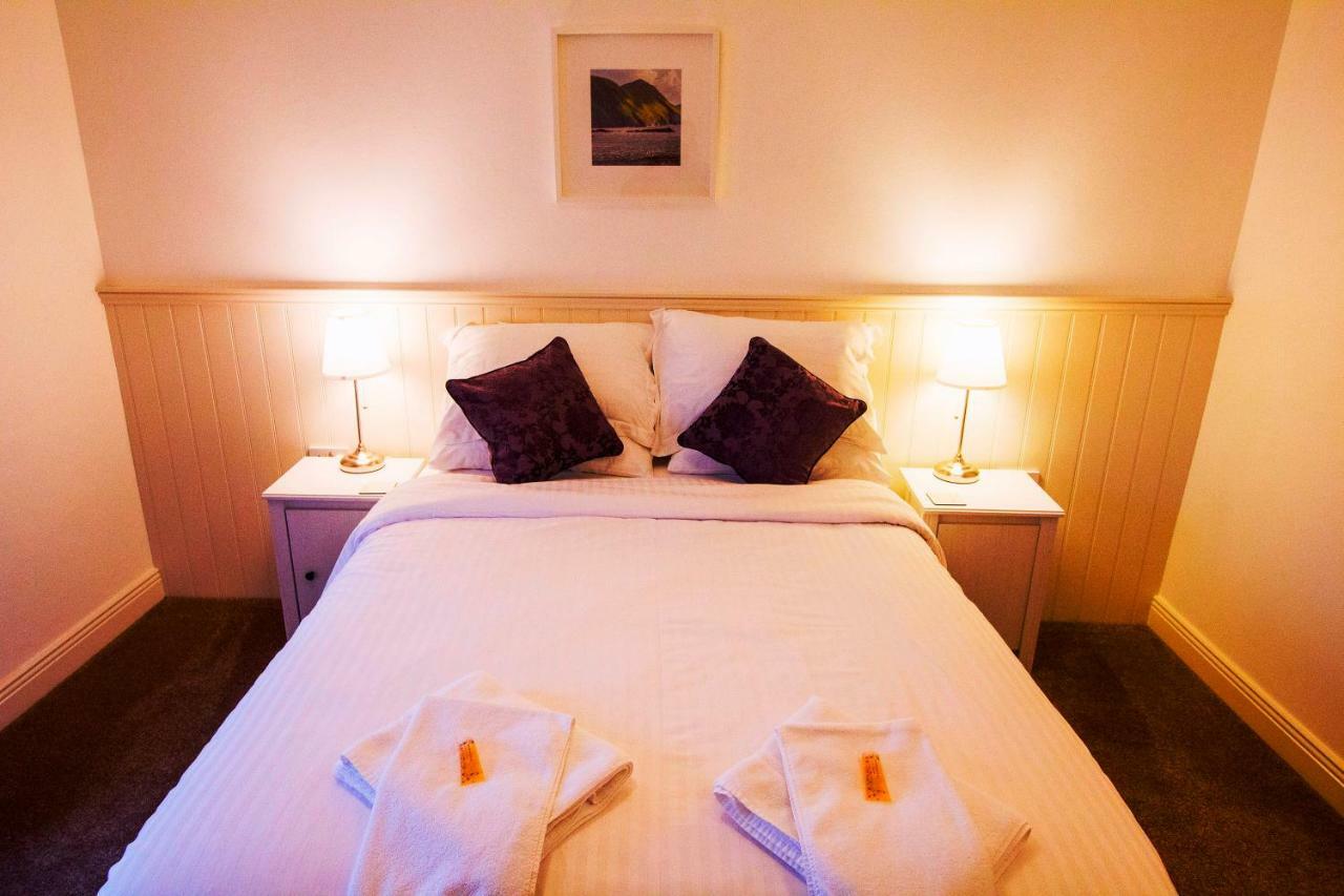 Dingle Garden Townhouse Exterior foto A bedroom at the hotel