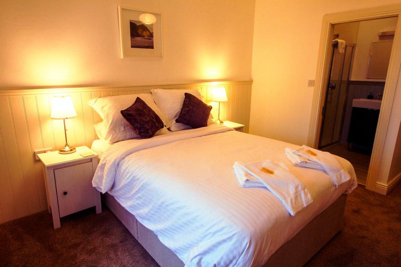 Dingle Garden Townhouse Exterior foto A bedroom at the hotel