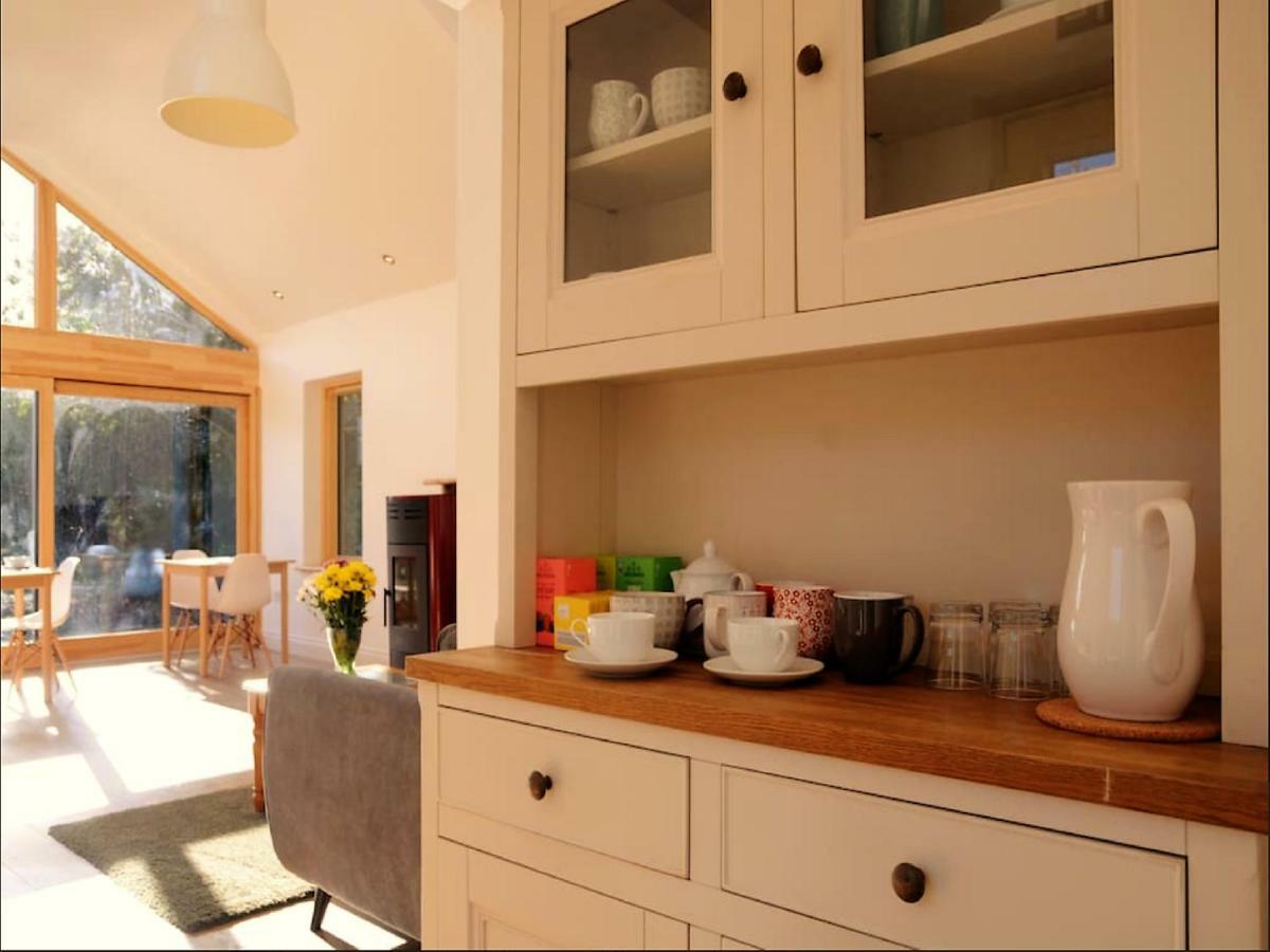 Dingle Garden Townhouse Exterior foto A kitchen